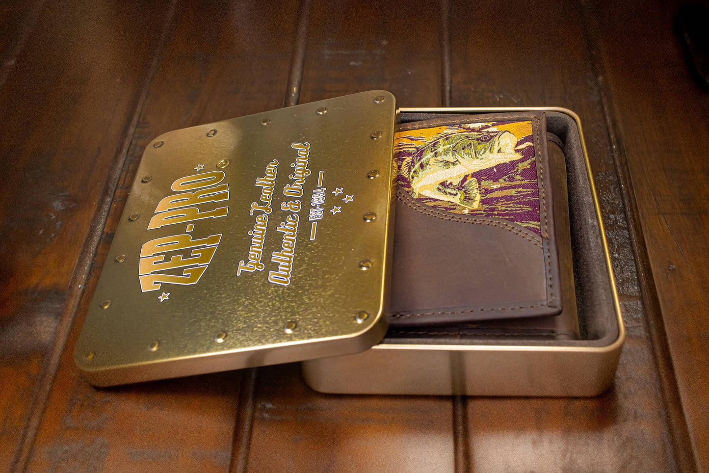 Bass Men's Trifold Woven Patch Leather Wallet.