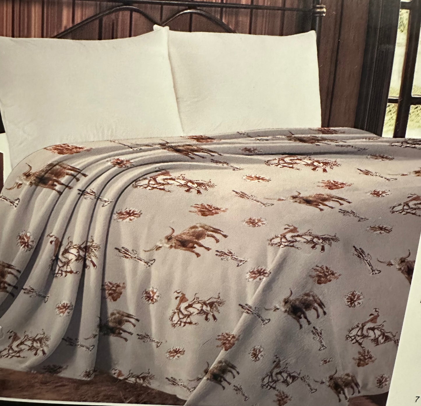 WESTERN PLUSH LONGHORN BLANKET QUEEN (NEUTRAL TONES)
