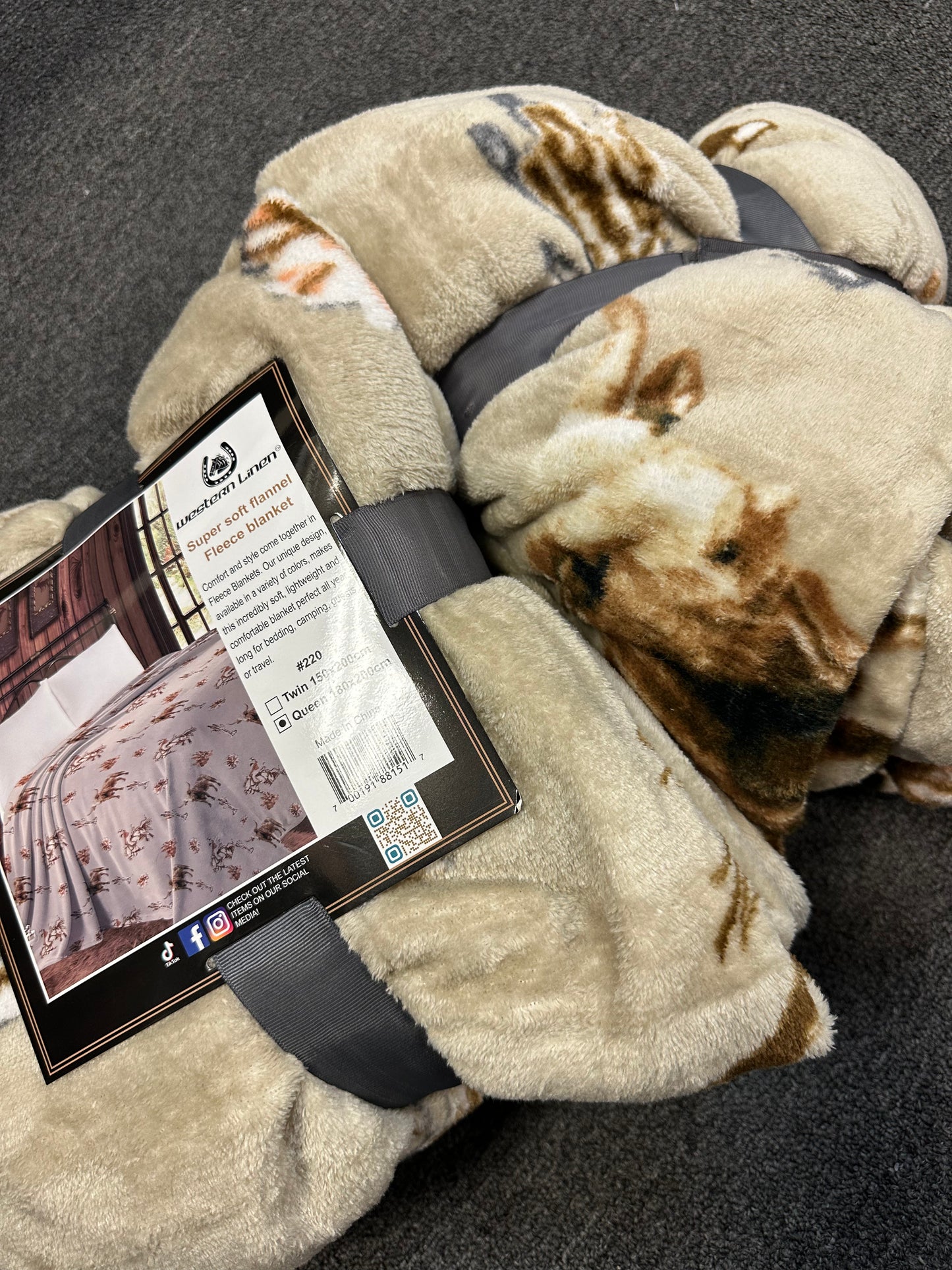 WESTERN PLUSH LONGHORN BLANKET QUEEN (NEUTRAL TONES)