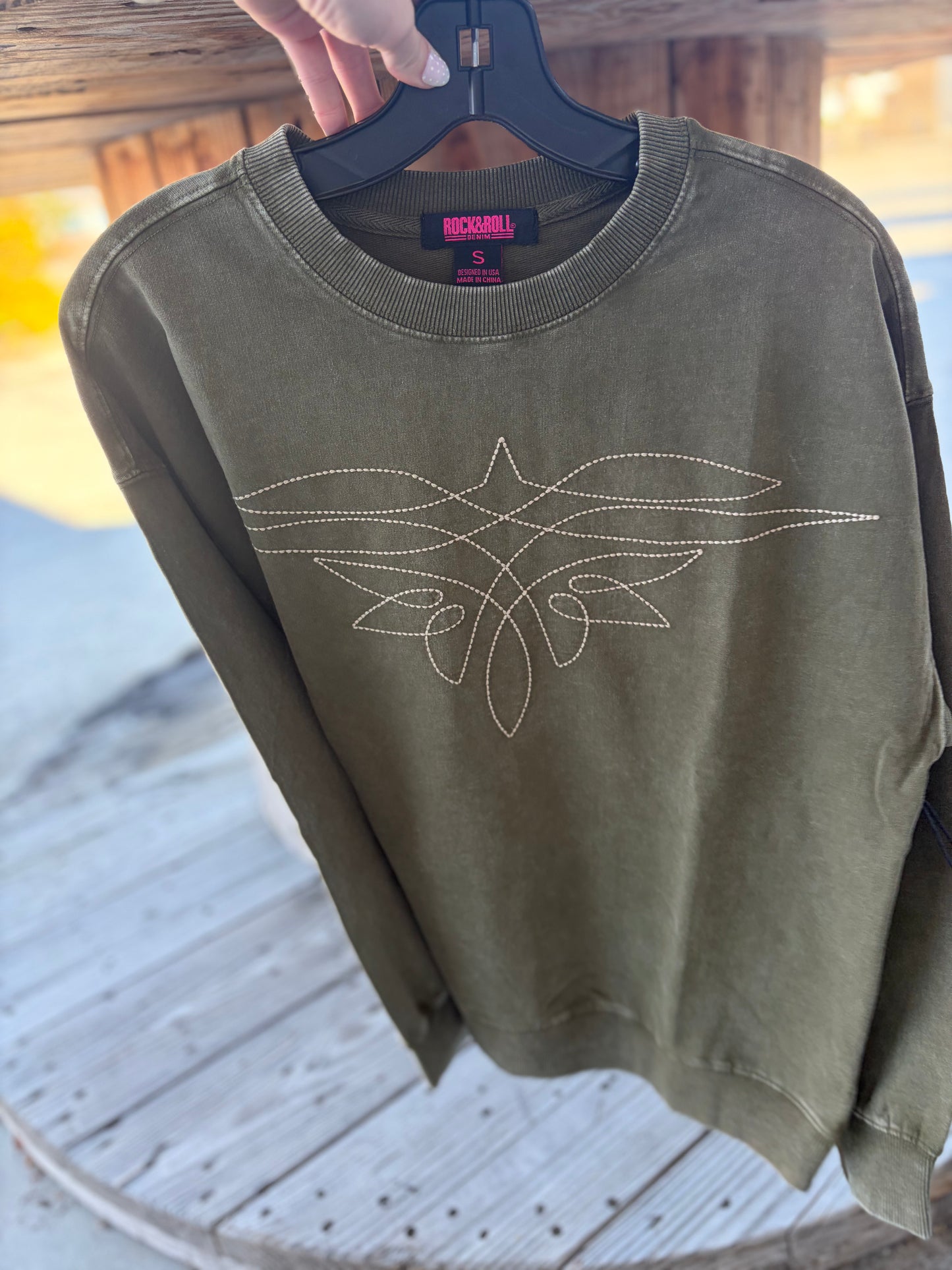 ROCK & ROLL WOMEN'S EMBROIDERED CREWNECK BOOTSTITCH-OLIVE BW91T10013