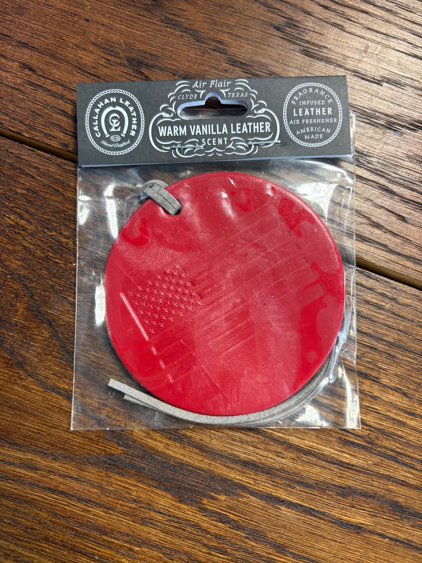 CAR FRESHIE RED CIRCLE AMERICAN FLAG / warm vanilla leather