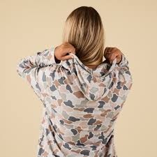 LOCAL GIRL WOMENS FOREST CAMO FLORA HEMLOCK HOODIE