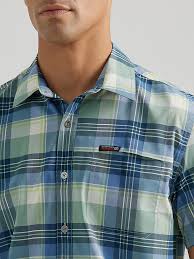 WRANGLER ATG MEN'S CEDAR SHIRT IN BLUE SPRAY