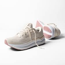BROOKS WOMENS GHOST MAX 2 COCONUT MILK/GRAY/ZEPHYR