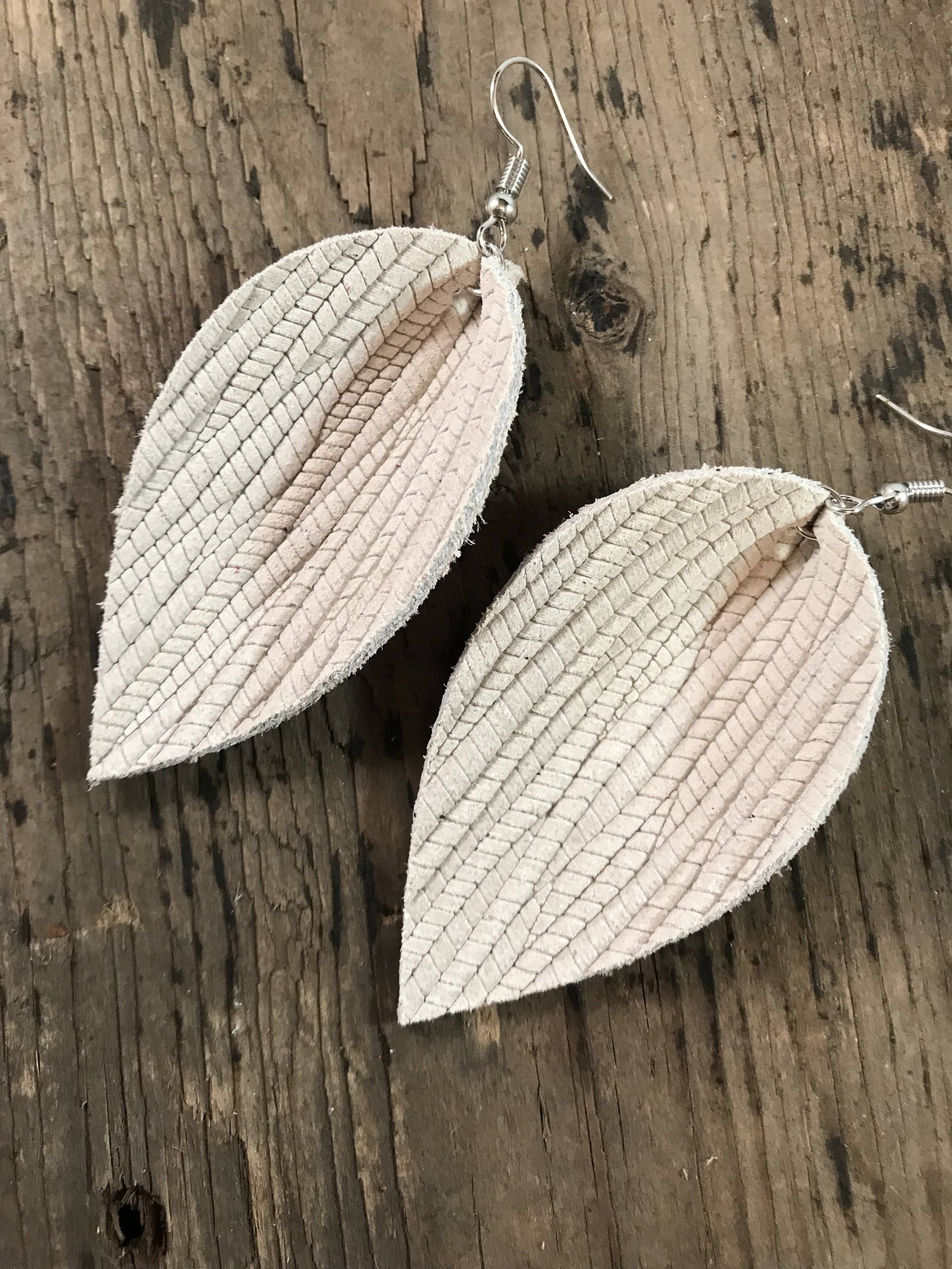 Cream Palm Leaf Textured Leather Earring (SMALL)